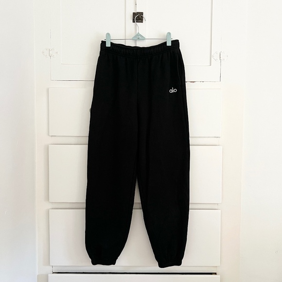 ALO Yoga Accolade Sweatpants in Black Size Small Cozy Soft French Terry - Picture 2 of 8